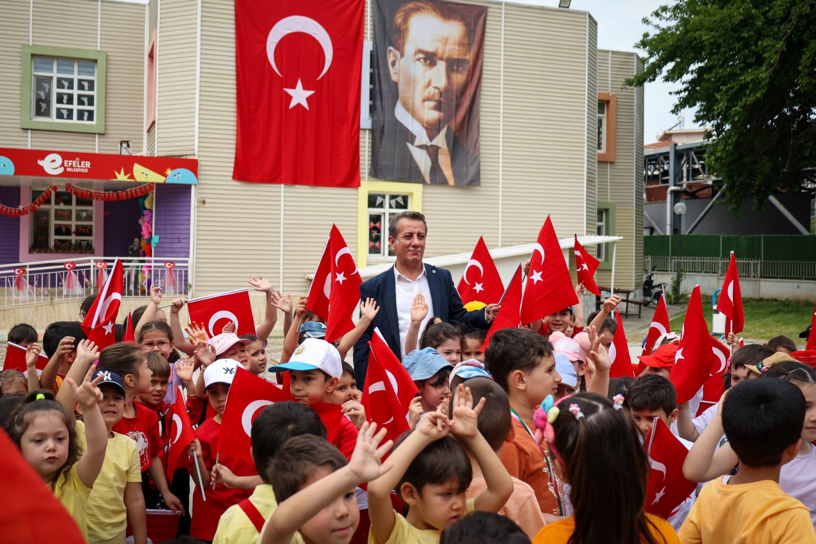 Başkan Yetişkin :"Geleceğimiz Çocuklarımızın Işığıyla Aydınlanıyor"