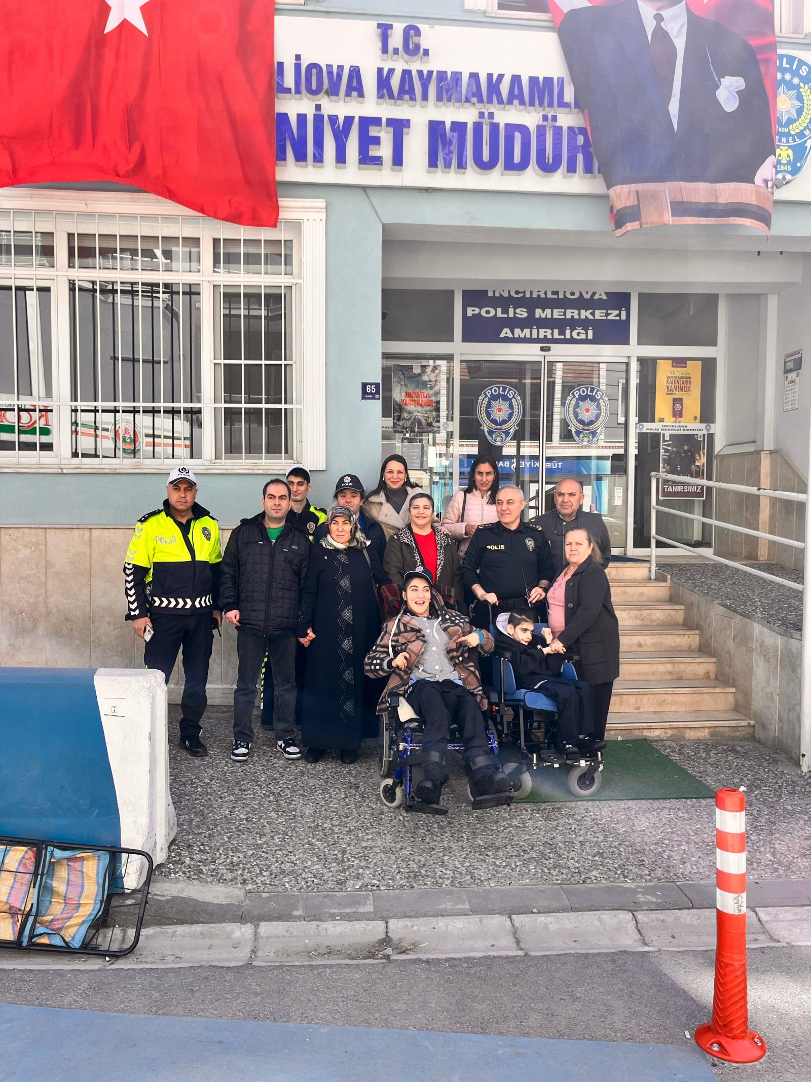 Engelsiz Yaşam Derneği Üyeleri, Polis Haftası’nda İncirliova Emniyet Müdürlüğü’nü Ziyaret Etti