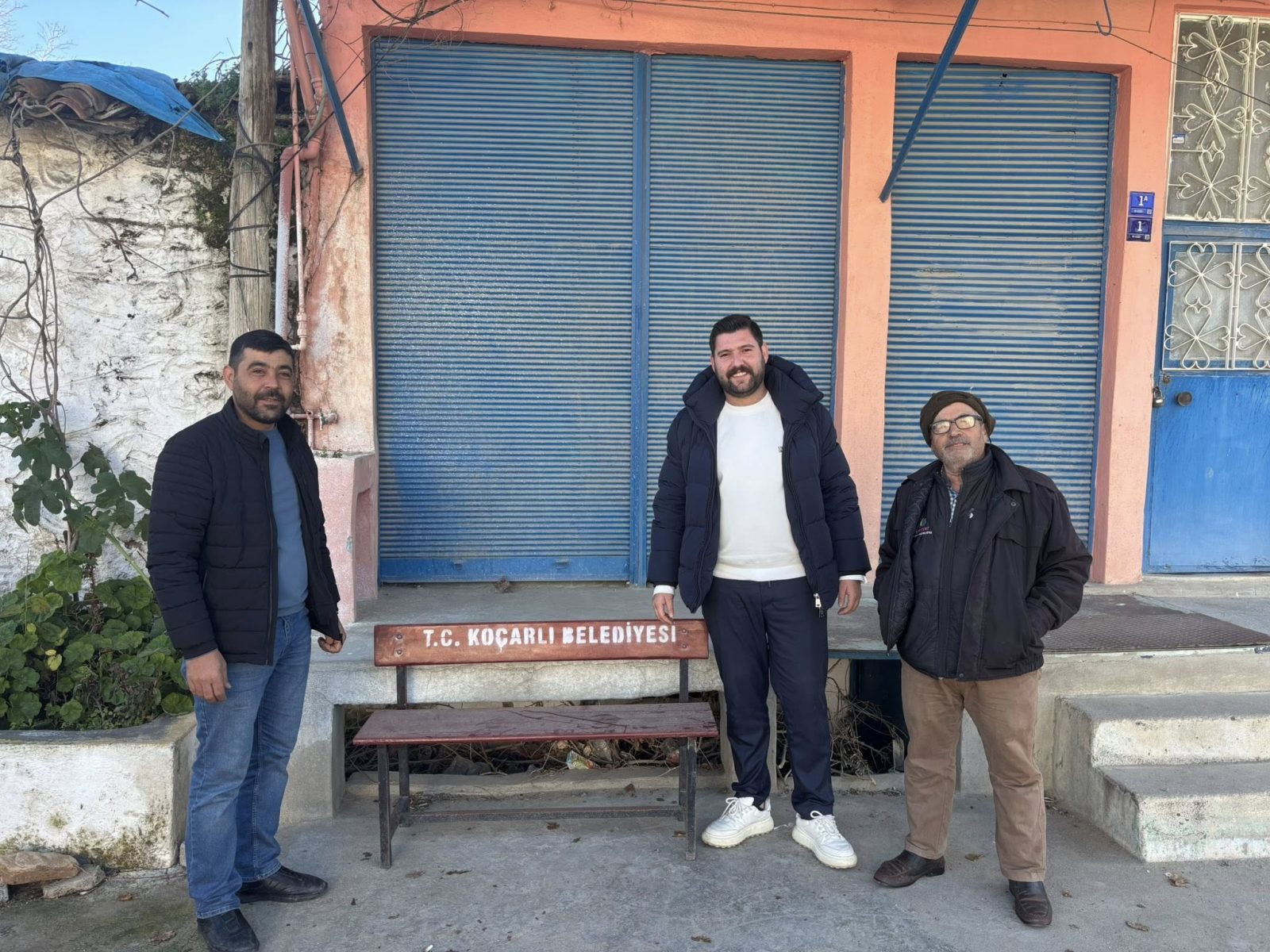 Koçarlı Halilbeyli’de Beklenen An: Banklar Yerini Aldı