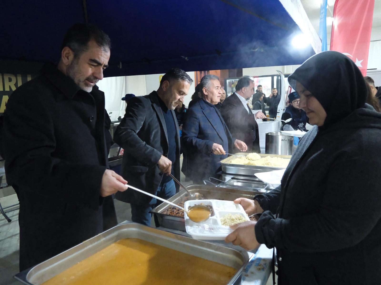 BAŞKAN ÇERÇİOĞLU AYDIN’IN DÖRT BİR YANINDA VATANDAŞLARI İFTAR SOFRALARI İLE BULUŞTURUYOR