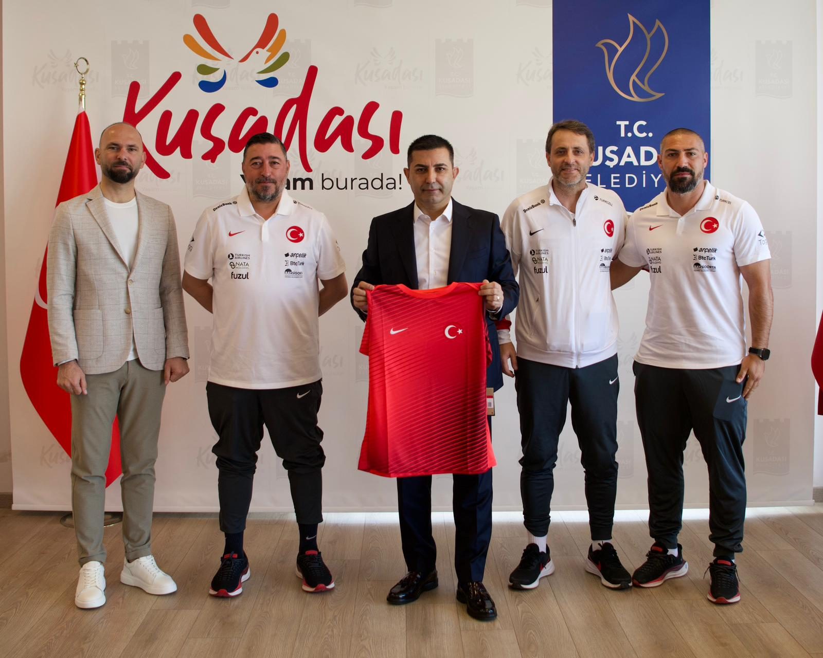 AY-YILDIZLI EKİBİMİZDEN BAŞKAN ÖMER GÜNEL’E TEŞEKKÜR