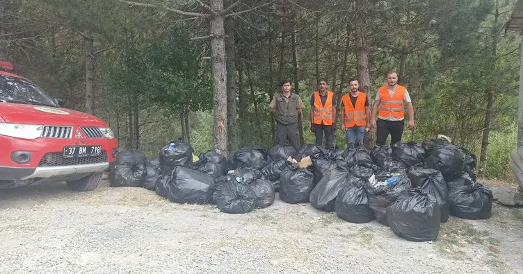 Tosya'da küçük bir ormanlık alanda 200 torbadan fazla çöp toplandı
