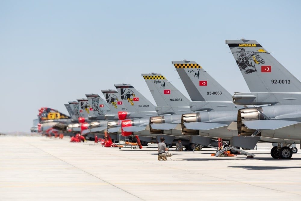 Komşuya nispet olsun diye 122 adet savaş uçağı alıyorlar