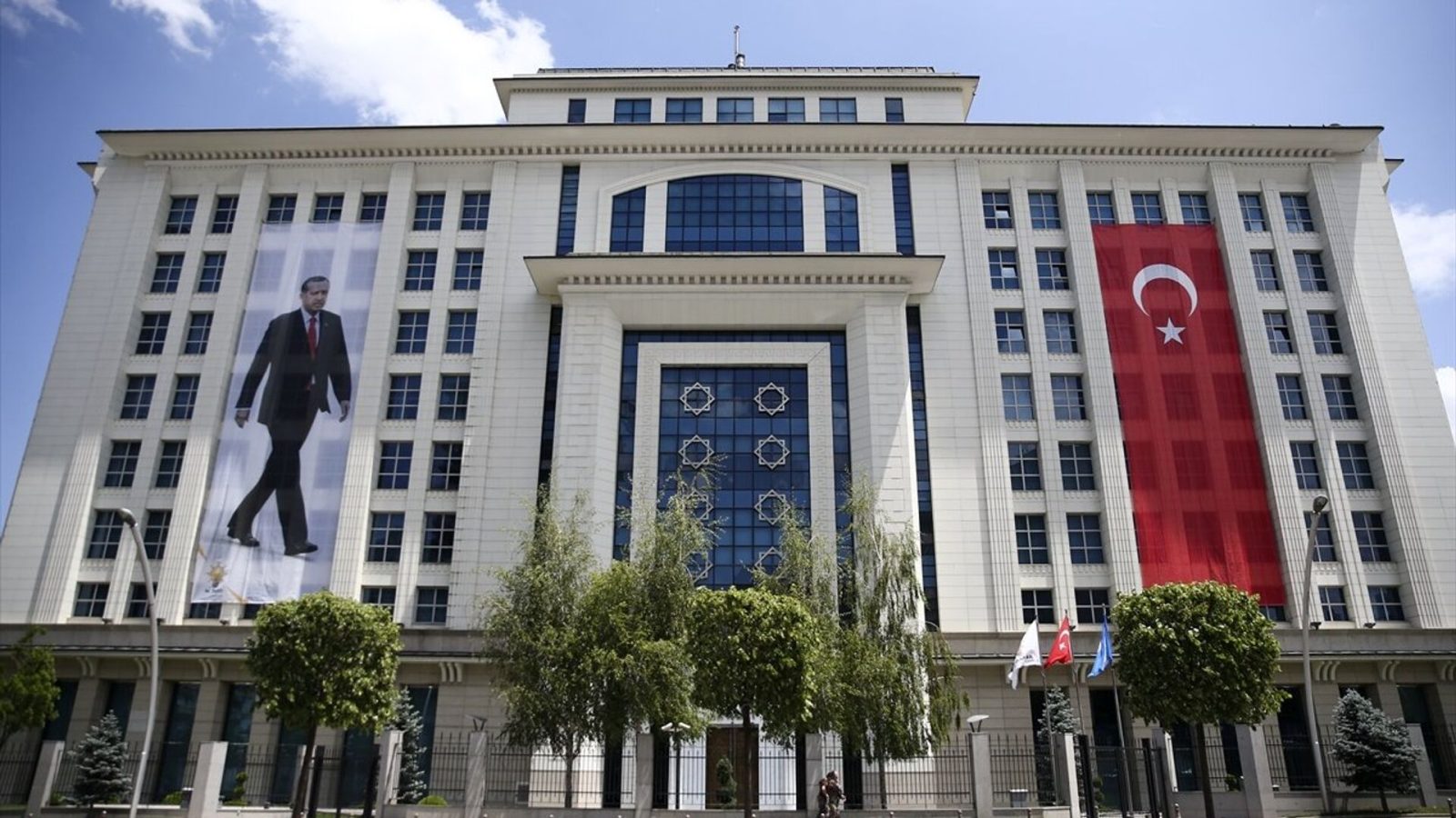 AKP'li isim hayatını kaybetti!