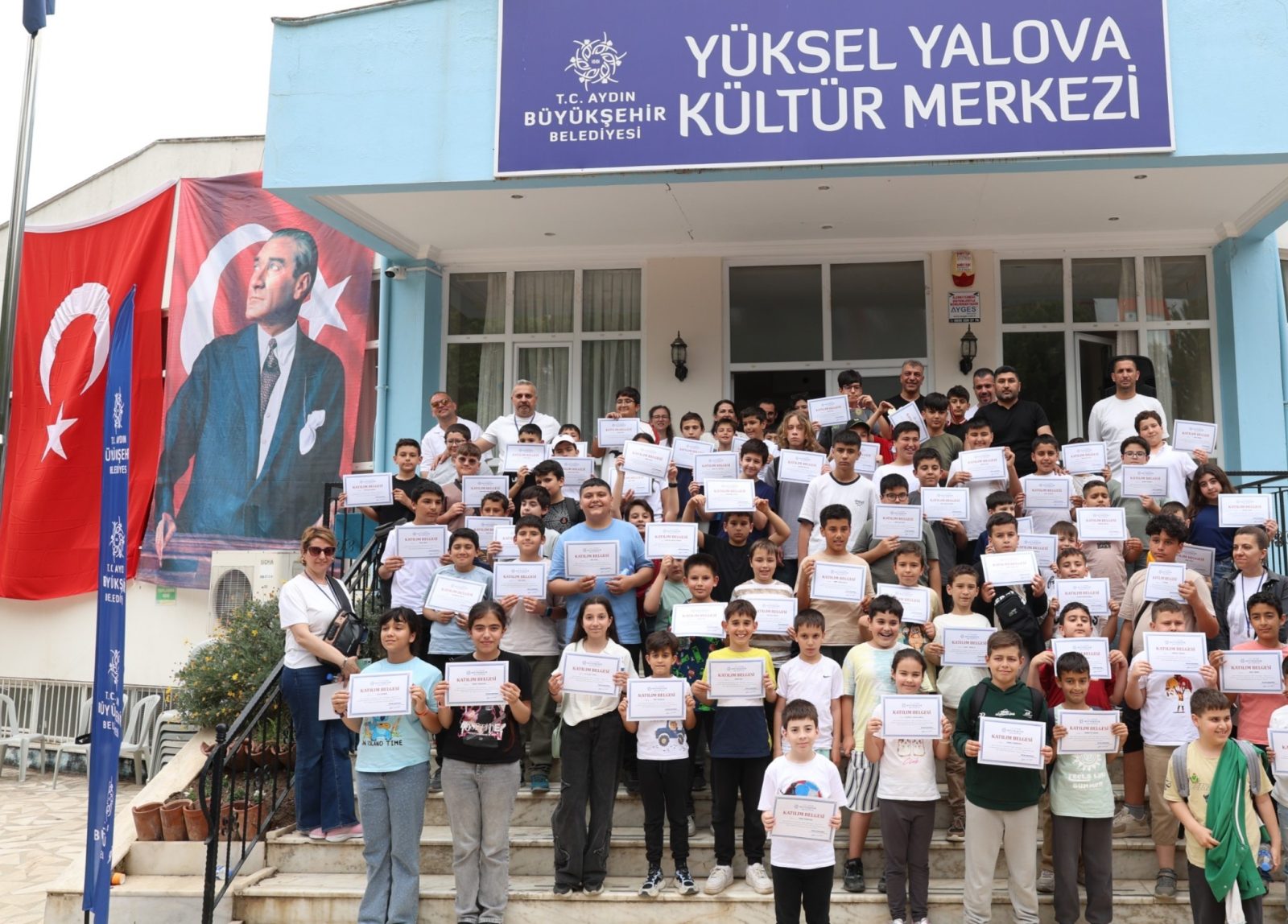 BAŞKAN ÇERÇİOĞLU’NUN DESTEKLERİ İLE SATRANÇ ÖĞRENEN ÖĞRENCİLER HAMLELERİNİ YARIŞTIRDI
