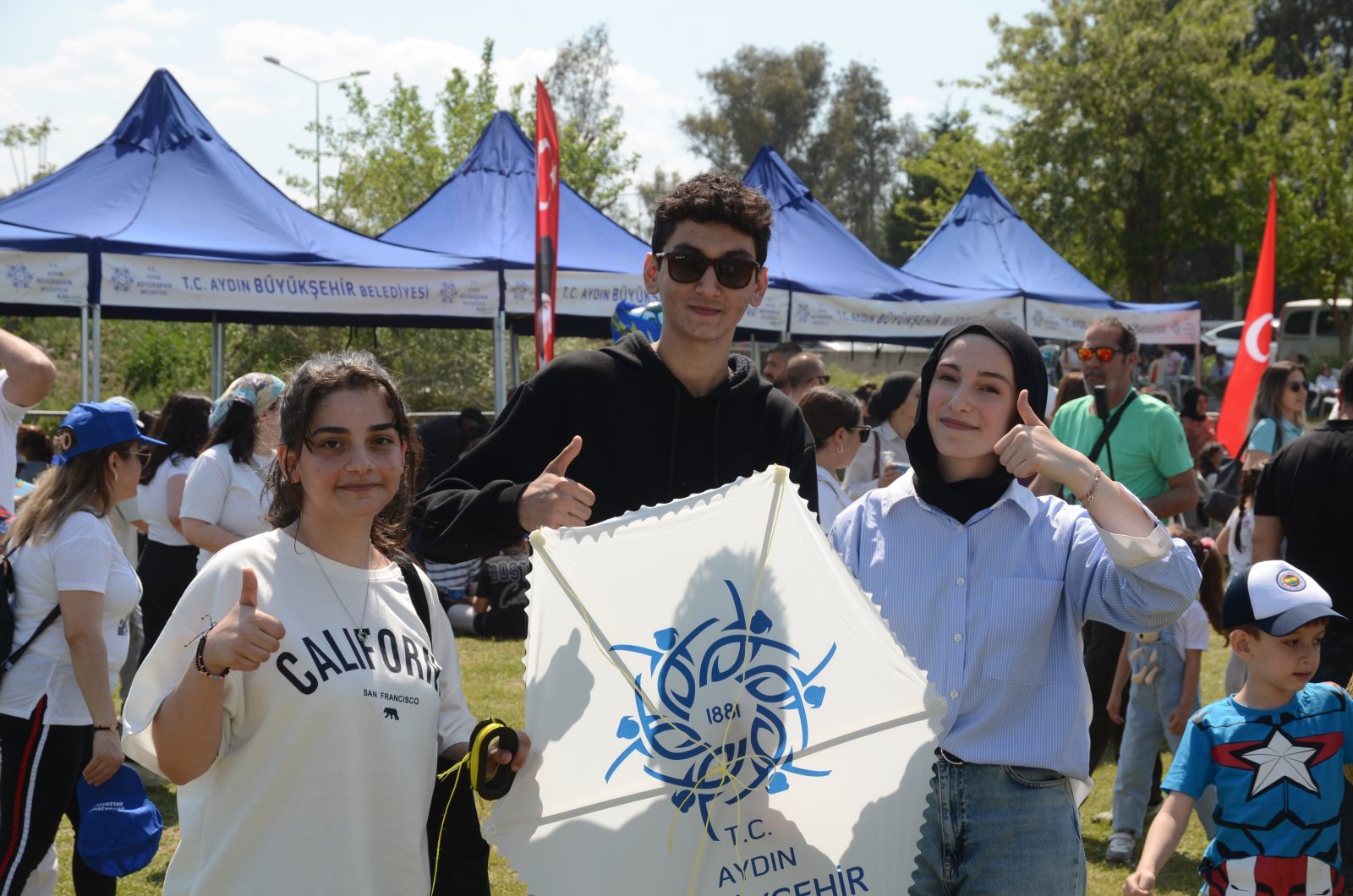 Aydın’da Renkli Uçurtma Şenliği: Çocukların Coşkusu Gökyüzüne Ulaştı!