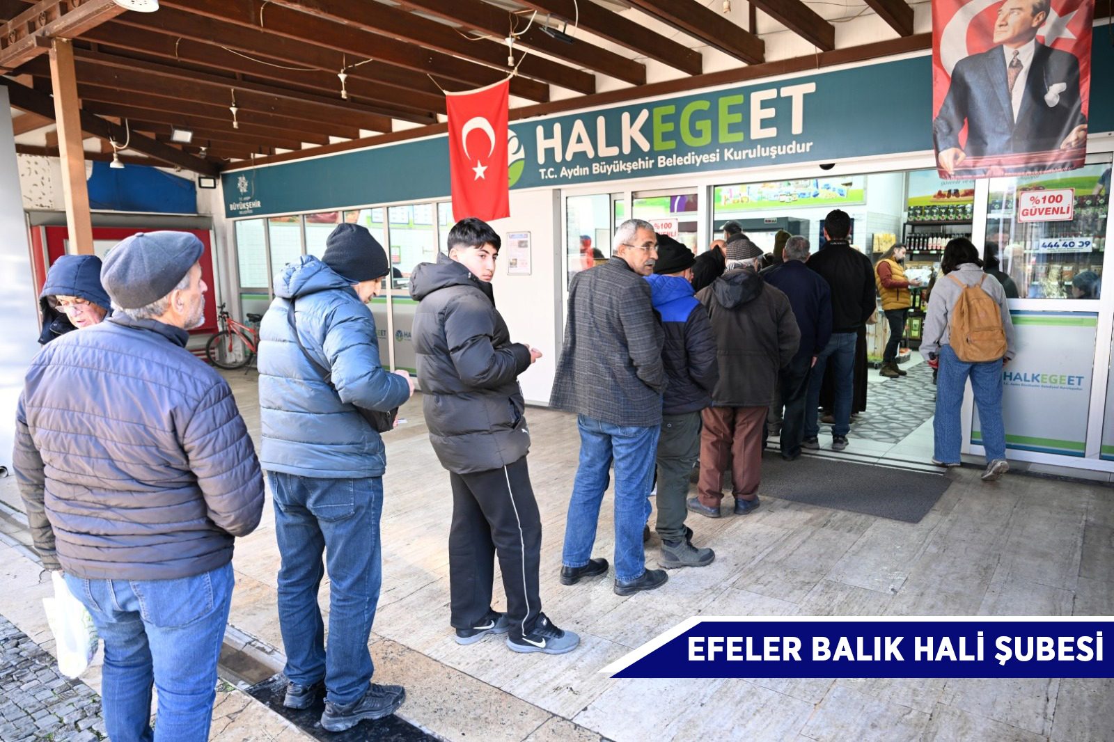 BAŞKAN ÇERÇİOĞLU VATANDAŞLARIN YANINDA: HALK EGE ET’TE BÜYÜK İNDİRİM