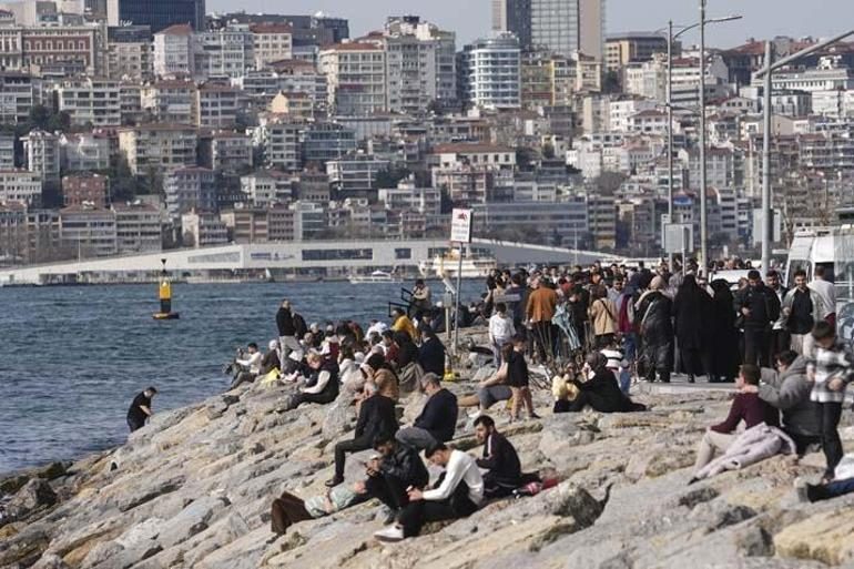 İstanbul’da şubat sürprizi Termometre 23’ü gösterdi, kış günü denize girdiler