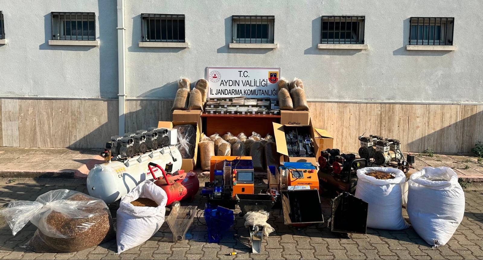 Aydın'da Kaçak Sigara Fabrikasına Dev Baskın: 4 Gözaltı!