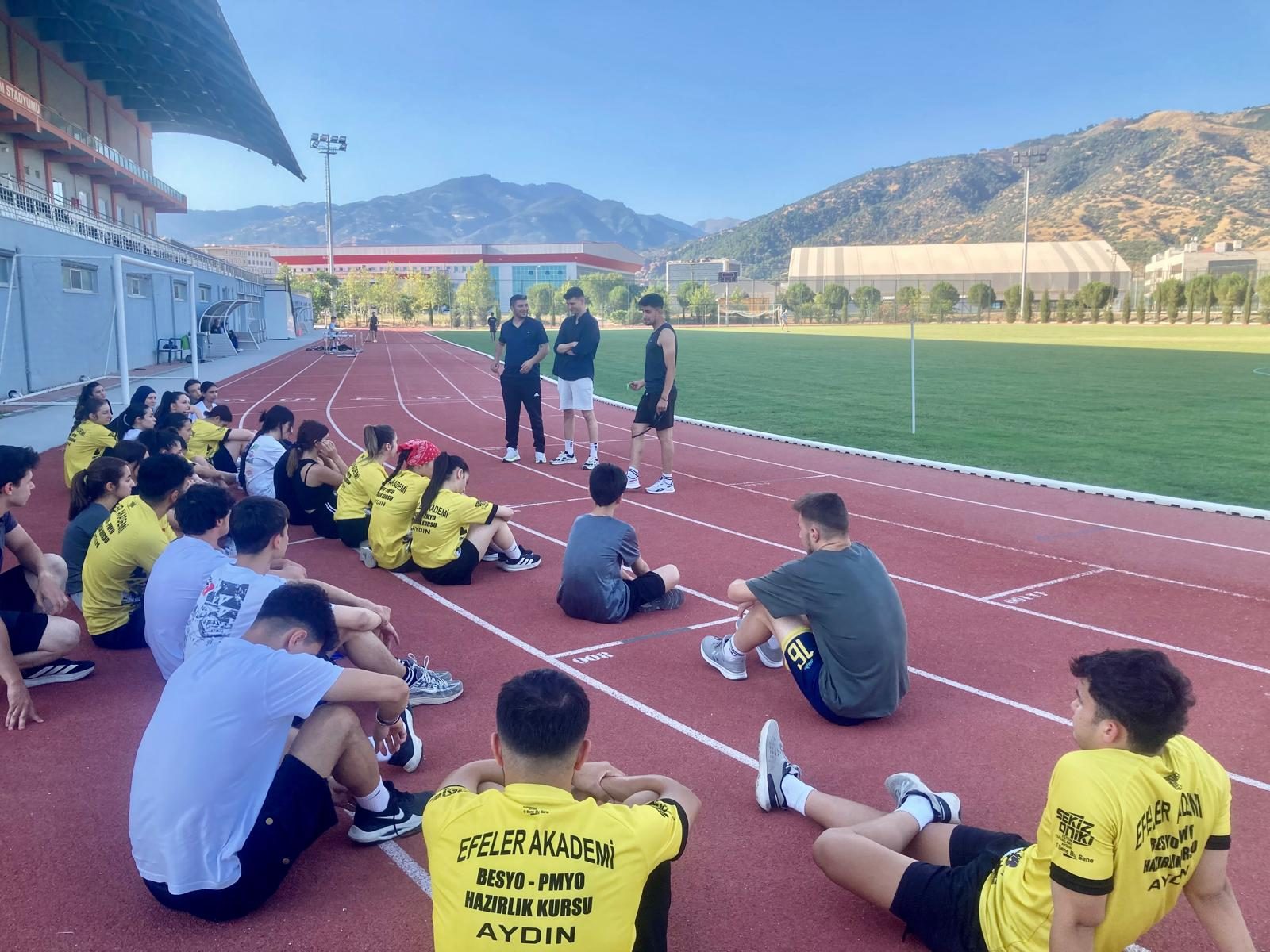 Efeler Akademi Spor Kulübü, Geleceğin Sporcularını ve Kamu Görevlilerini Sınavlara Hazırlıyor