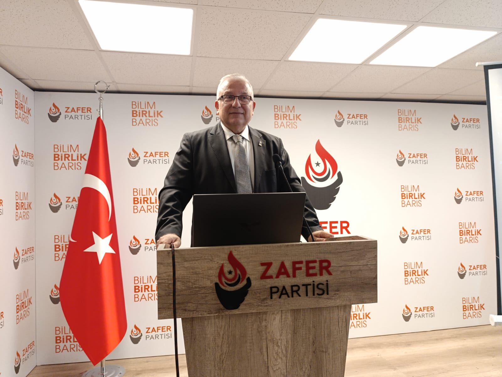 Özcan Pehlivanoğlu: Türk Milleti Samimiyetsiz Siyaseti Görmelidir