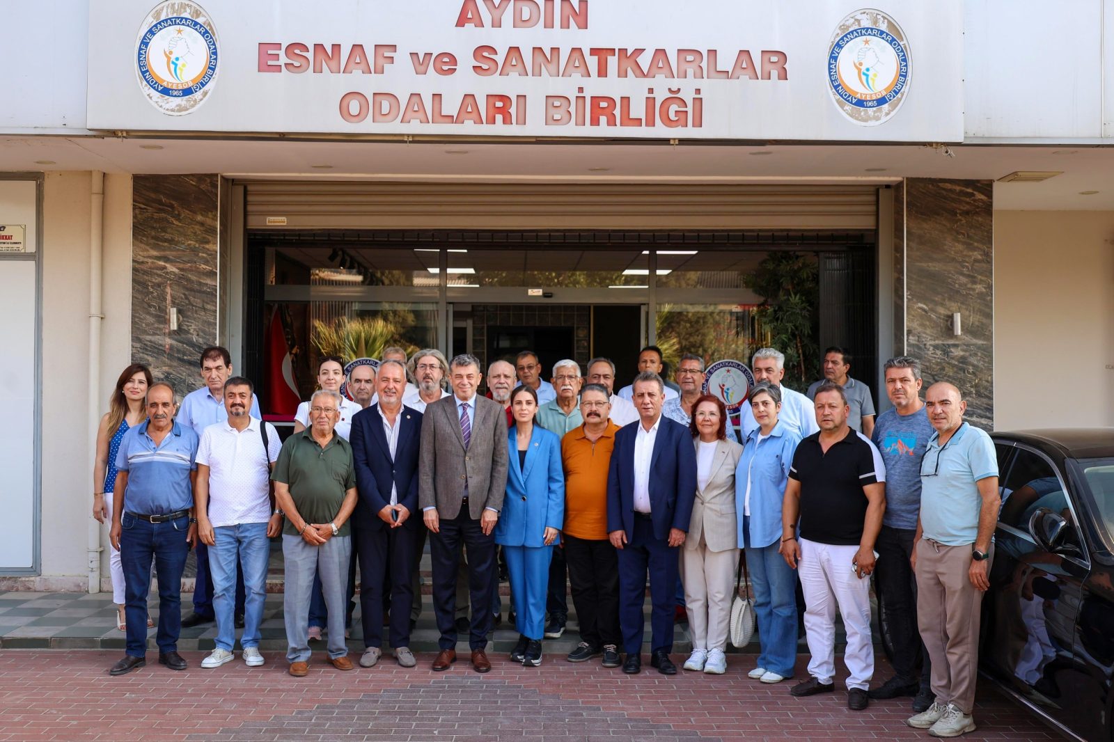 BAŞKAN ANIL YETİŞKİN ORTAK AKIL VE KATILIMCI BELEDİYECİLİK ANLAYIŞIYLA SAHADA