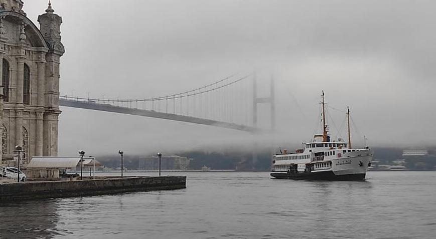 İstanbul'da sis! Boğaz'da görüş mesafesi düştü