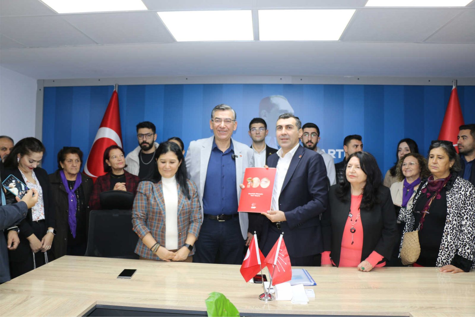 Çukurova İlçe Başkanı Remzi Ümit Atay coşkulu kalabalıkta adaylığını duyurdu: Çukurova Biziz!