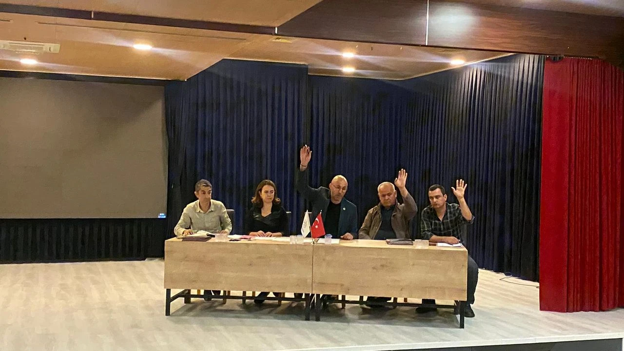 Germencik Belediye Meclisi’nde 2026 bütçesi görüşüldü! Katı atık ücretlerinde indirim gündeme alınacak