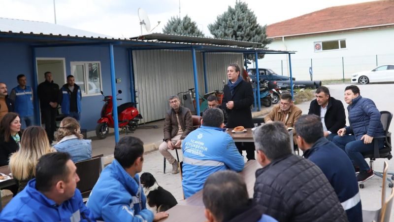 CHP’li Yetişkin, Güne Emekçilerle Kahvaltıda Buluşarak Başladı