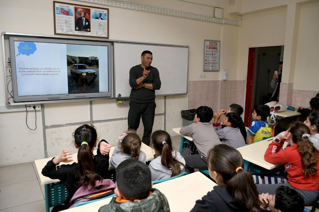Kuşadası Belediyesi'nden öğrencilere 'vektörel' mücadele eğitimi