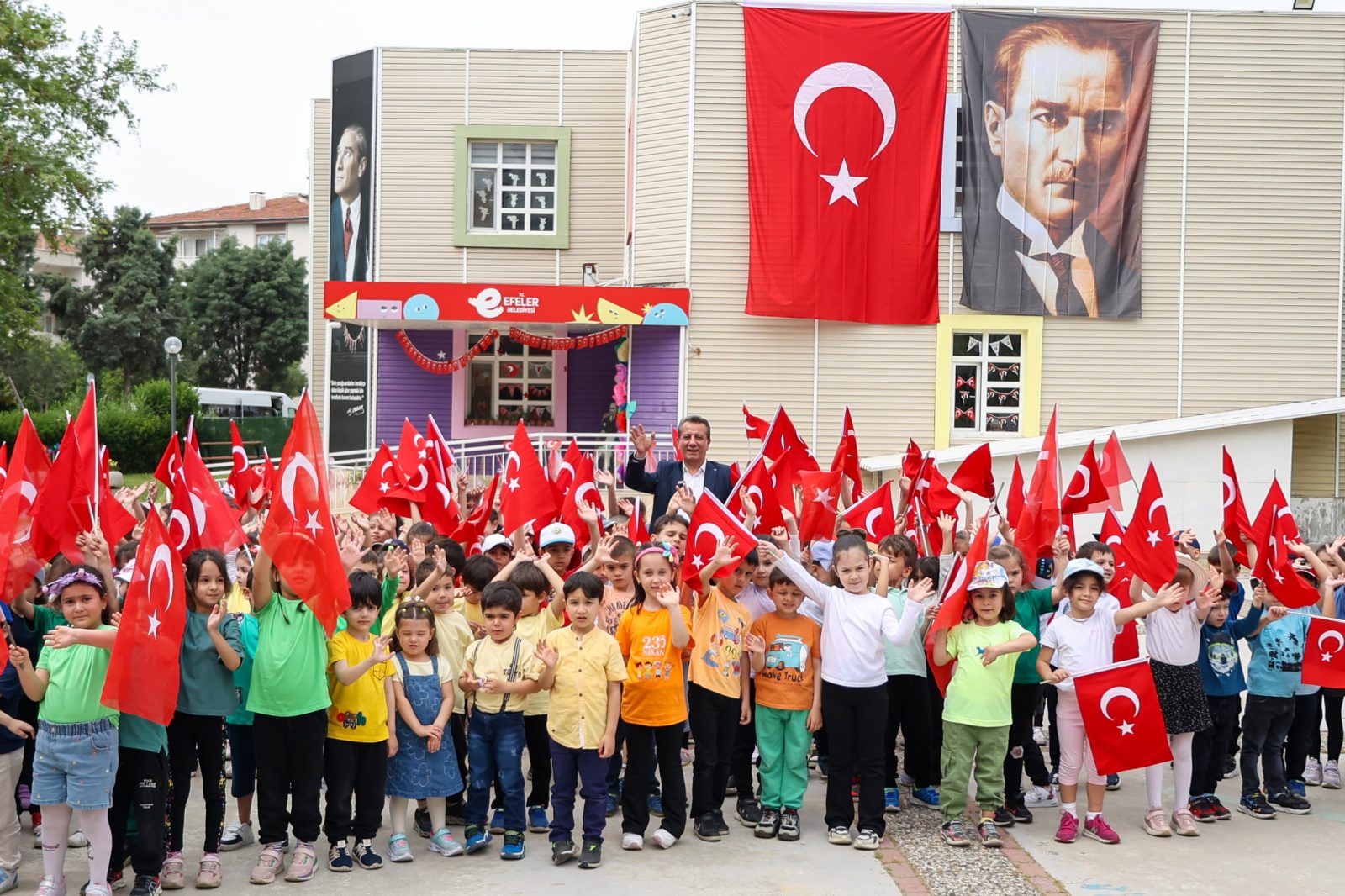 EFELER’İN ÇOCUKLARI 23 NİSAN’I KUTLADI