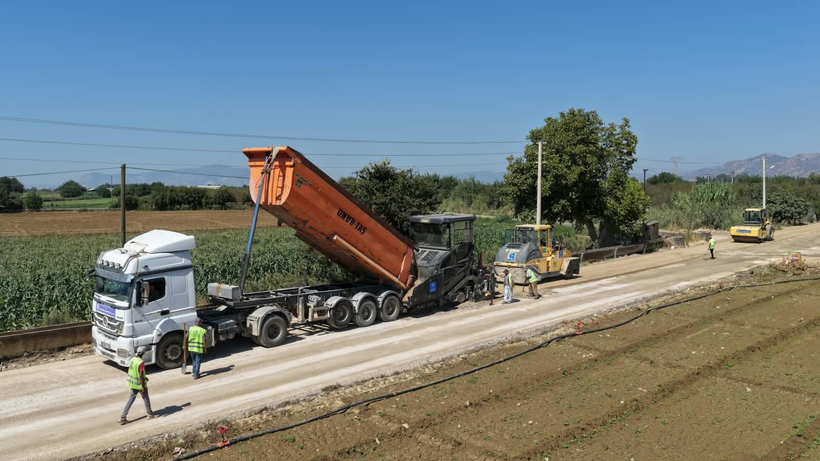 İncirliova’da Yol Yenileme Çalışmaları Devam Ediyor
