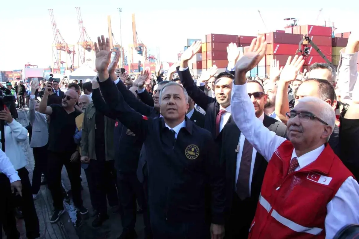 17. İyilik Gemisi, Bakan Yerlikaya'nın katıldığı törenle Gazze'ye uğurlandı
