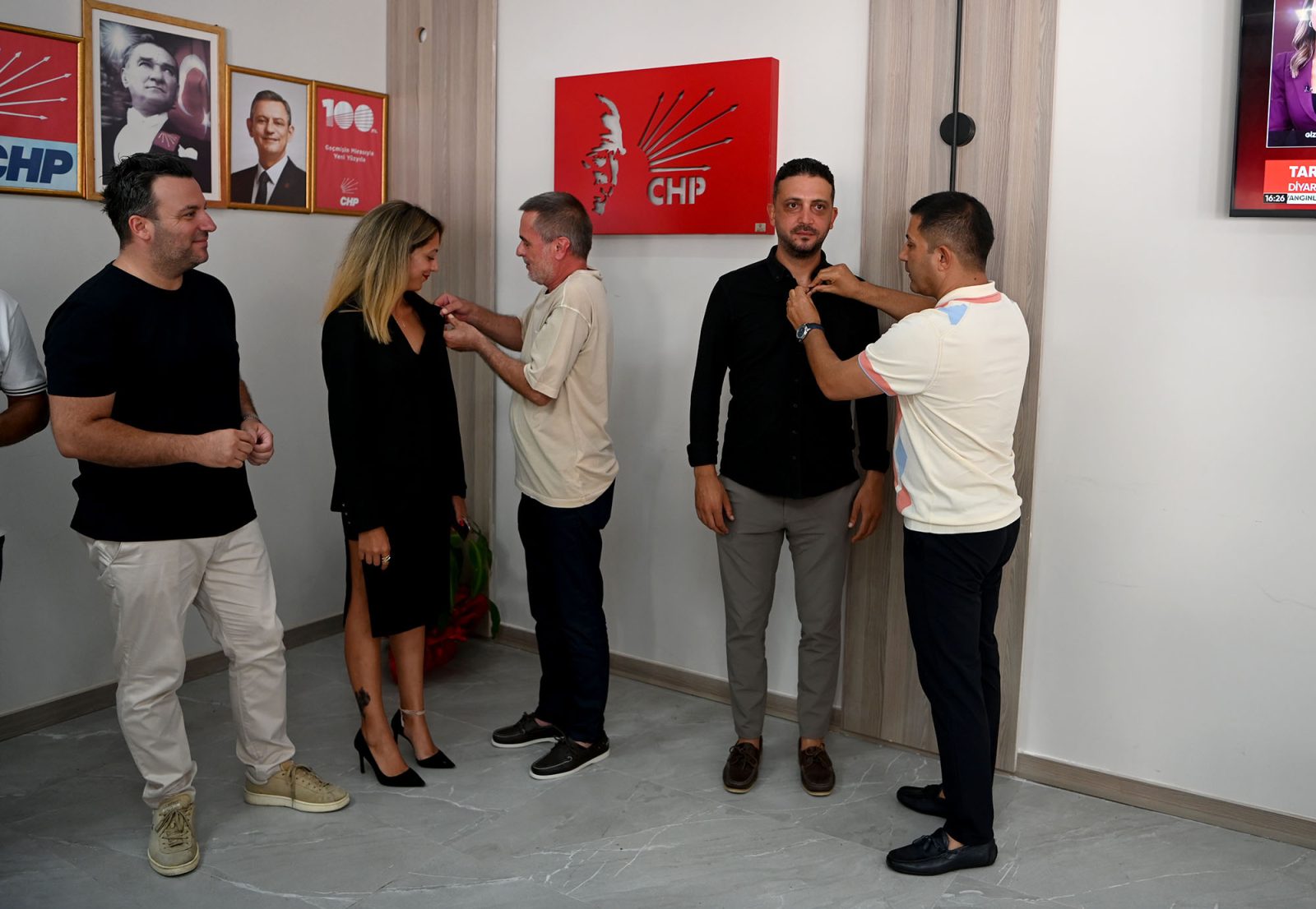 KUŞADASI’NDA GENÇ AVUKATLAR ‘ADALET’ İÇİN CHP DEDİ