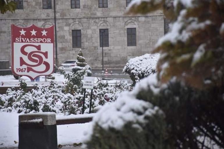 Birçok kent bembeyaz Kar kalınlığı 40 santimetreye ulaştı