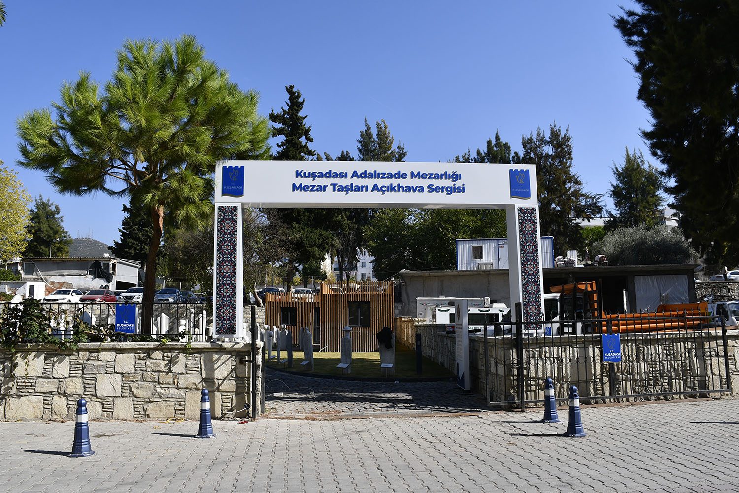 TARİHİ 17’NCİ YÜZYILA UZANAN MEZAR TAŞLARI KUŞADASI’NDA SERGİLENİYOR