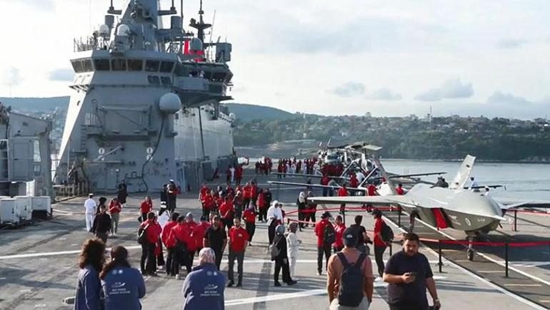 TCG Anadolu Mavi Vatan Boğaz Geçişi için Sarayburnundan demir aldı