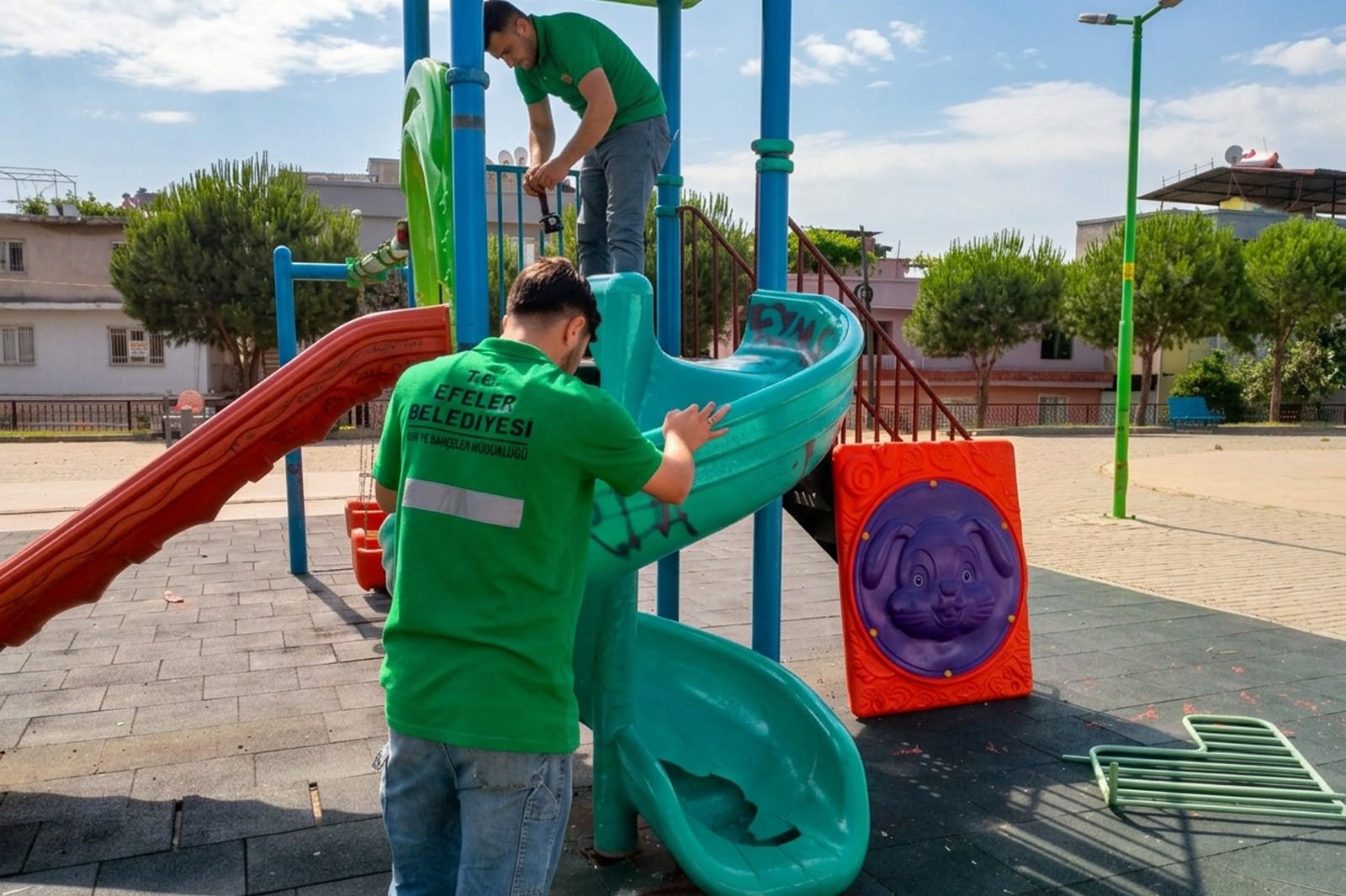 EFELER BELEDİYESİ’NDEN PARK VANDALLIĞINA HIZLI MÜDAHALE