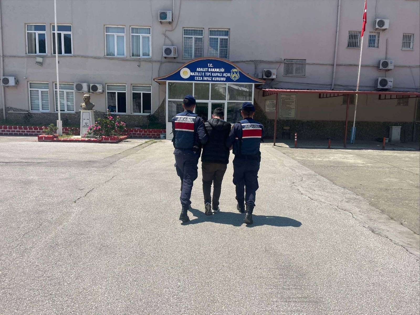 Nazilli'de Dolandırıcılık Suçundan Aranan Şahıs Yakalandı