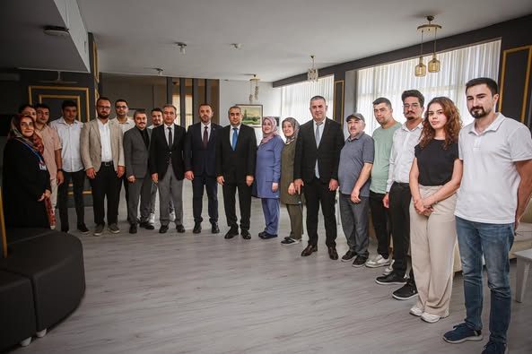 Adü’den İktisadi İşletme Müdürlüğü Personeline Bayram Kartı