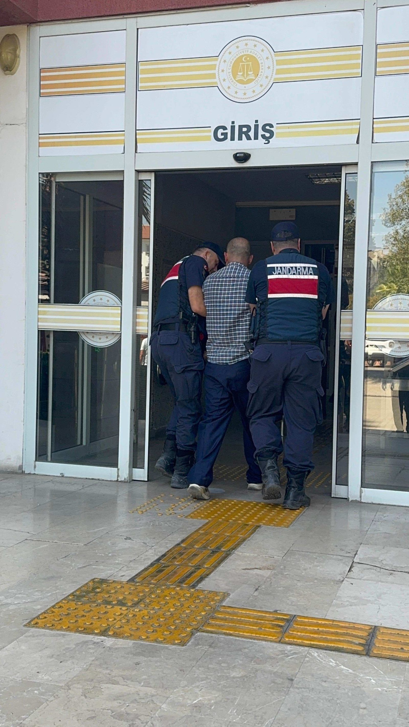 Aranan Suç Makinesi, Kenevir Tarlasında Yakalandı