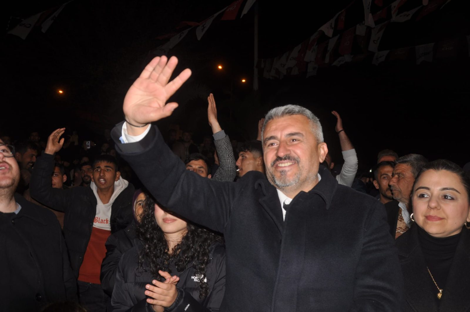 CHP'Lİ OSMAN GÖKMEN'İN KONVOYUNA MÜDAHALE
