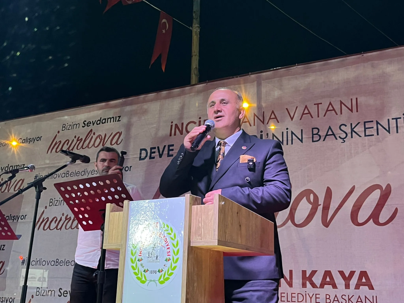 "İncirliova, 19 Mayıs’ın 106. Yılını Coşkulu Etkinlikler ve Havai Fişeklerle Kutladı"