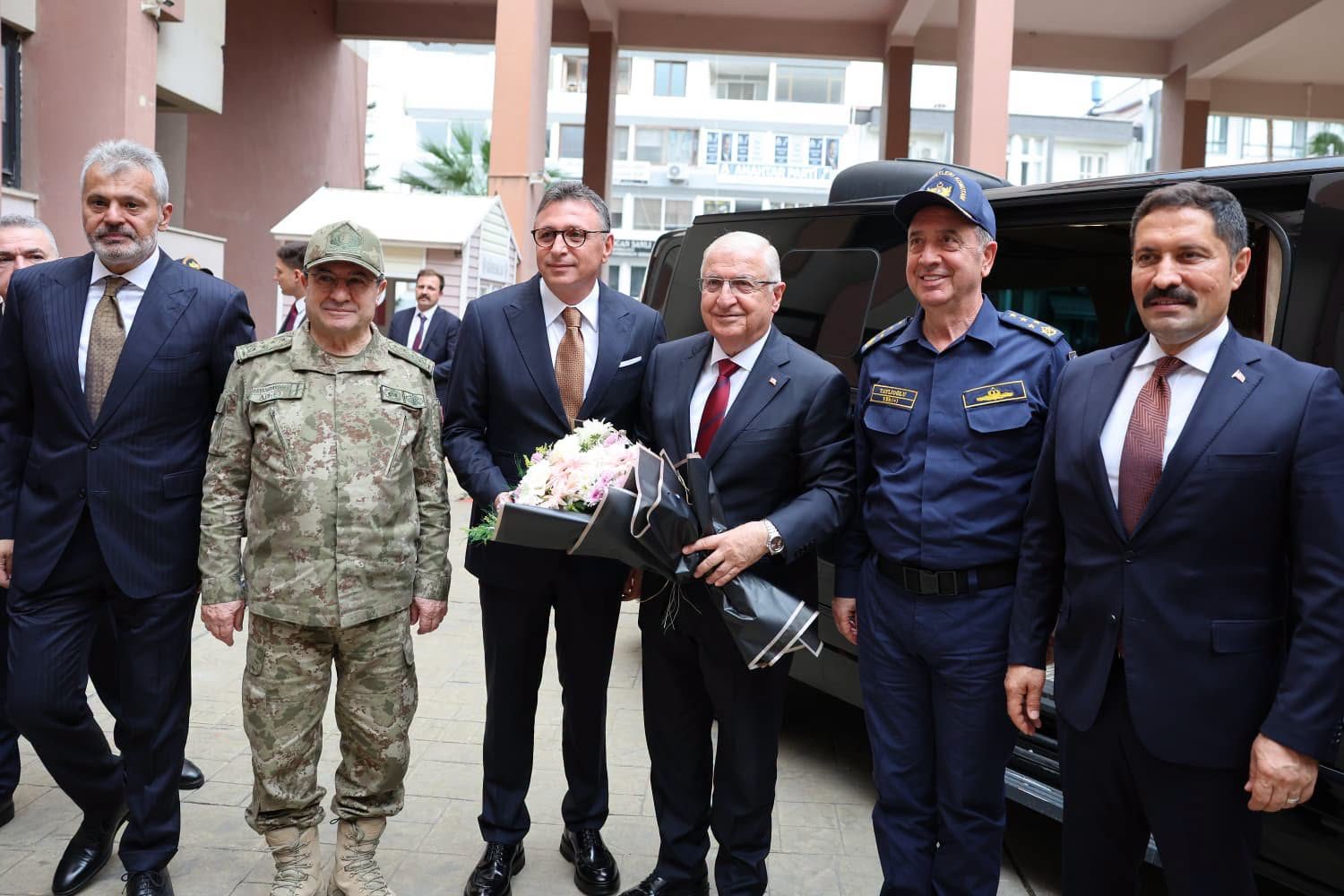 Milli Savunma Bakanı Yaşar Güler İskenderun’da: Kaymakamlık ve Belediyeye Ziyaret