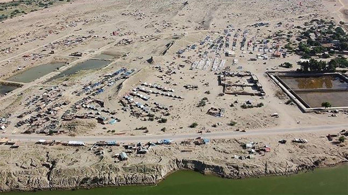 Yağmur ülkeyi felç etti, 140'ı çocuk 299 kişi hayatını kaybetti