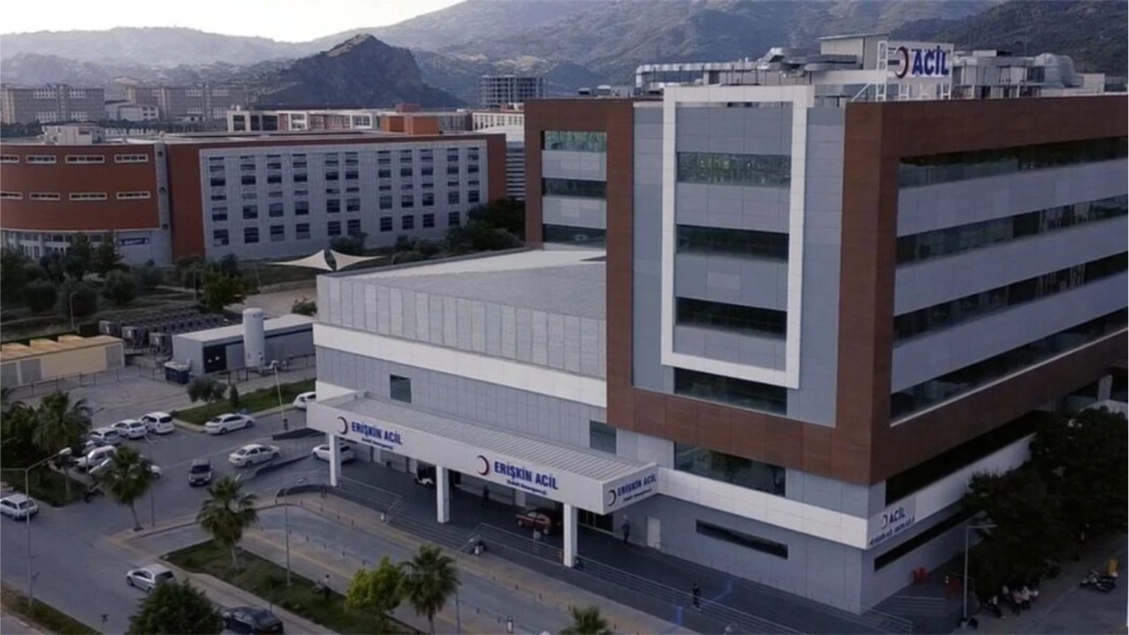 ADÜ Hastanesi, kamuoyundaki iddialara yanıt verdi! “İlgili hekim görevine devam etmektedir”