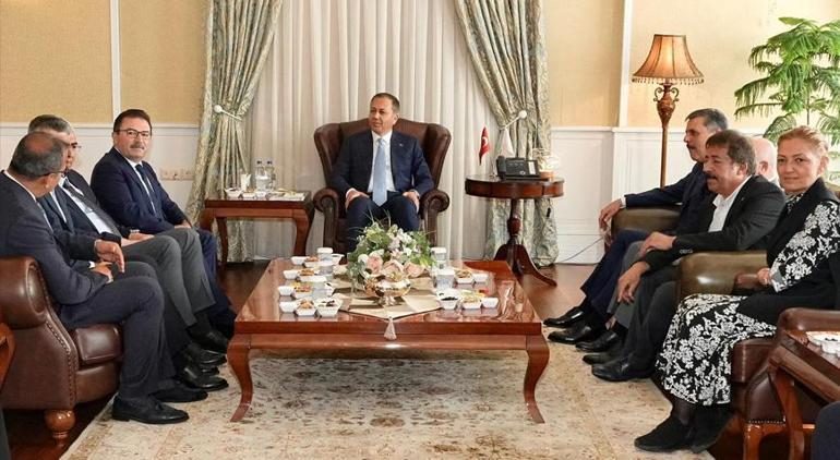 Bakan Yerlikaya Erzurumda esnafı ziyaret etti