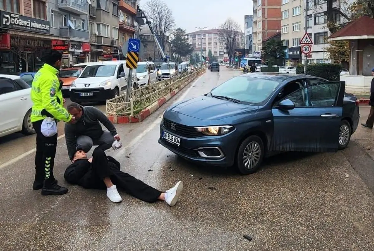 İnegöl'de Motosiklet ve Otomobil Çarpıştı: Bir Yaralı