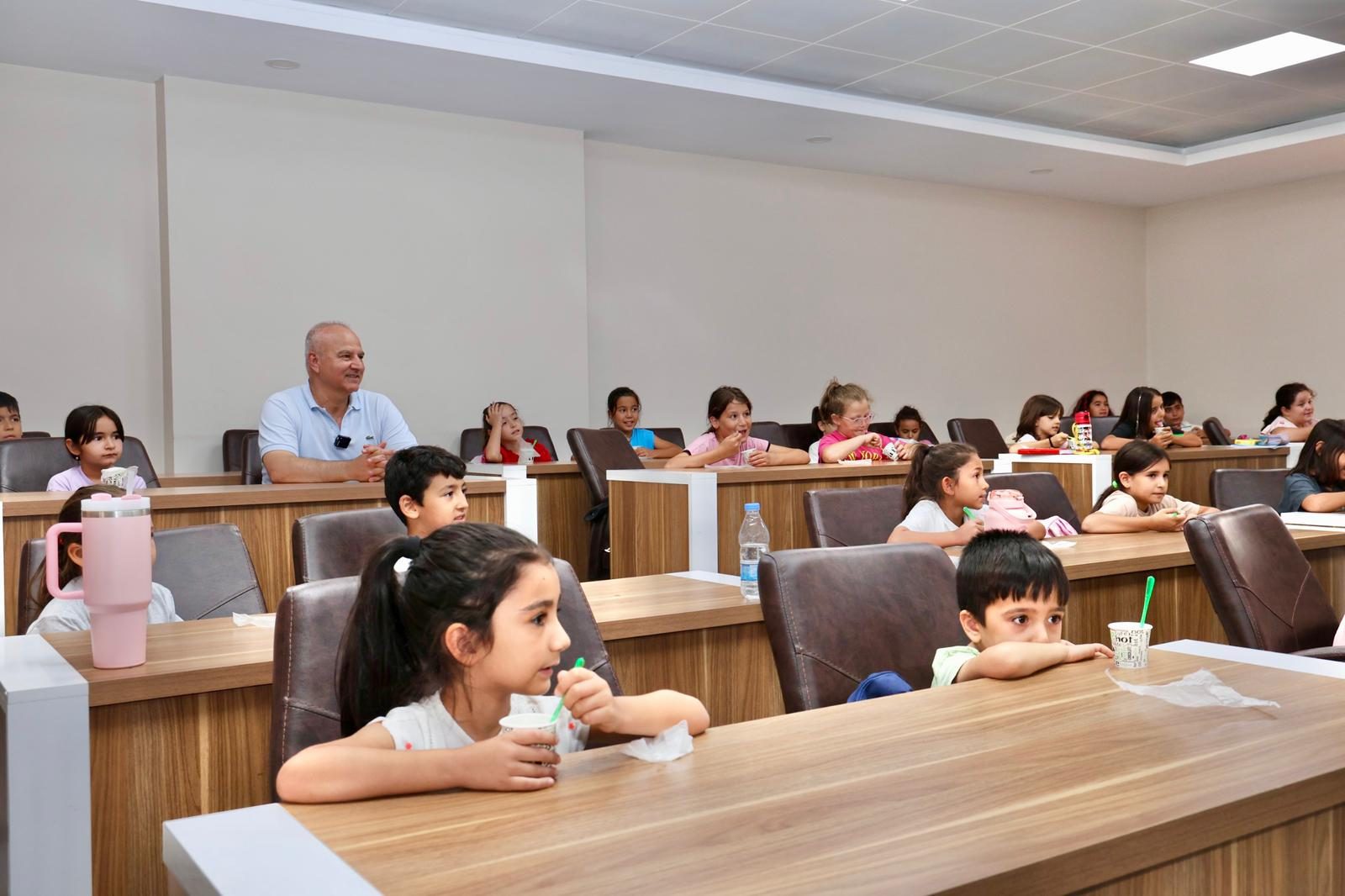 ÇİNE’DE ÇOCUKLAR YAZ TATİLİNİ BAŞKAN KIVRAK SAYESİNDE HEM ÖĞRENEREK HEM DE EĞLENEREK GEÇİRİYOR
