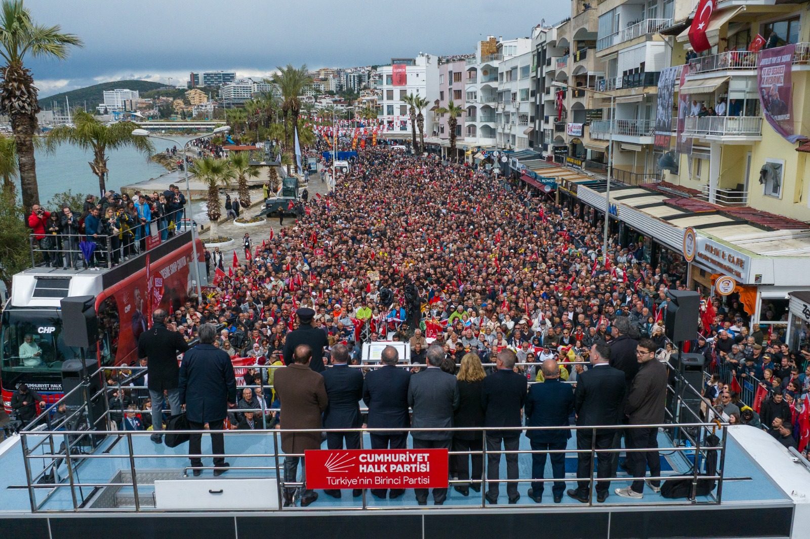 SİYASİ OPERASYONLARA KARŞI KUŞADASI’NDAN DİK DURUŞ MESAJI