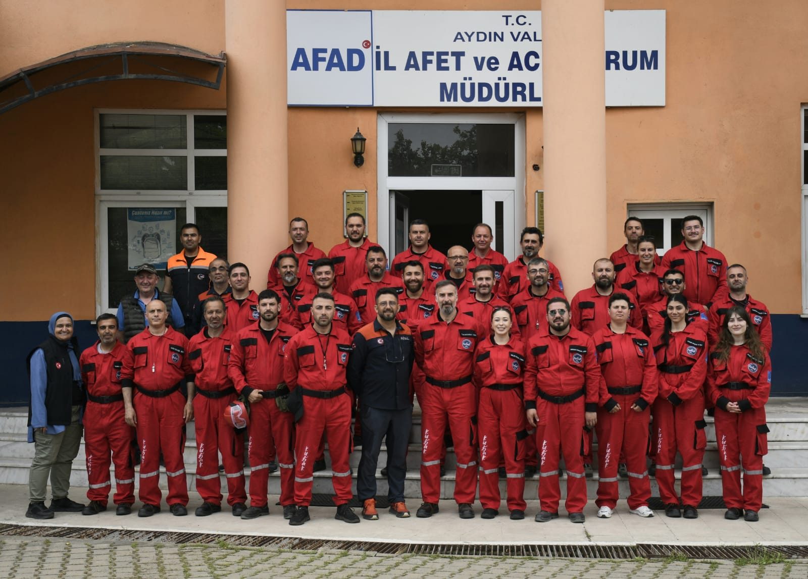 Kuşadası Belediyesi Afetlere Hazır: KUBAK Ekibi AFAD Eğitiminden Geçti"