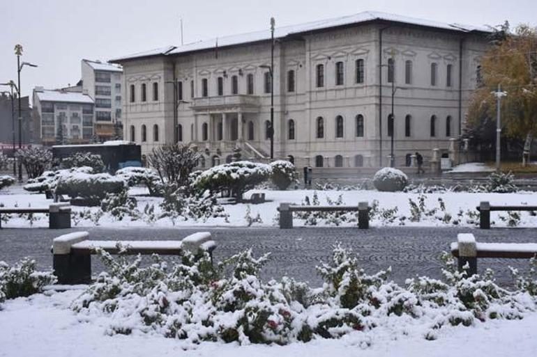Birçok kent bembeyaz Kar kalınlığı 40 santimetreye ulaştı