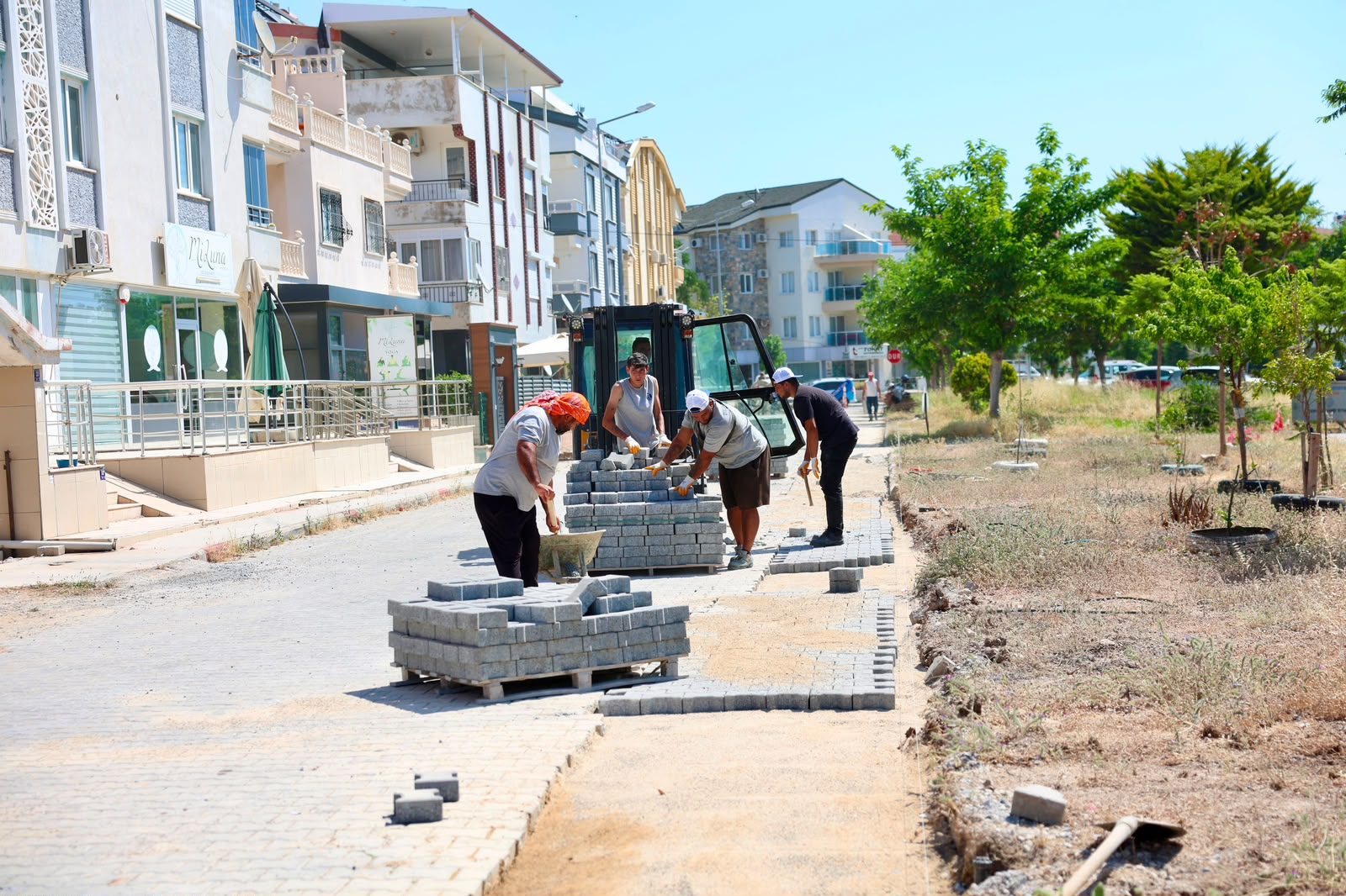 DİDİM BELEDİYESİ’NDEN EFELER VE YENİ MAHALLE’DE YOL BAKIM VE ONARIM ÇALIŞMASI