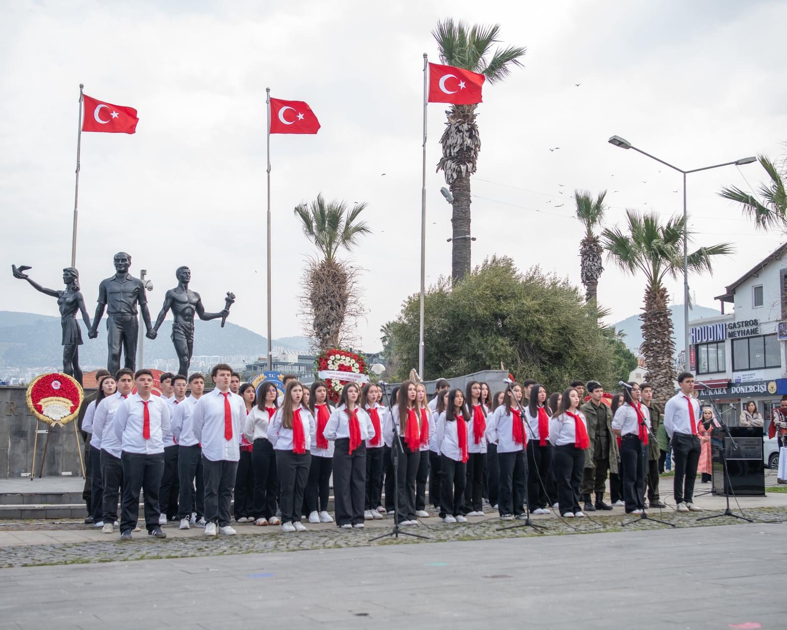 KUŞADASI’NDA ÇANAKKALE DENİZ ZAFERİ’NİN 111. YILI KUTLANDI