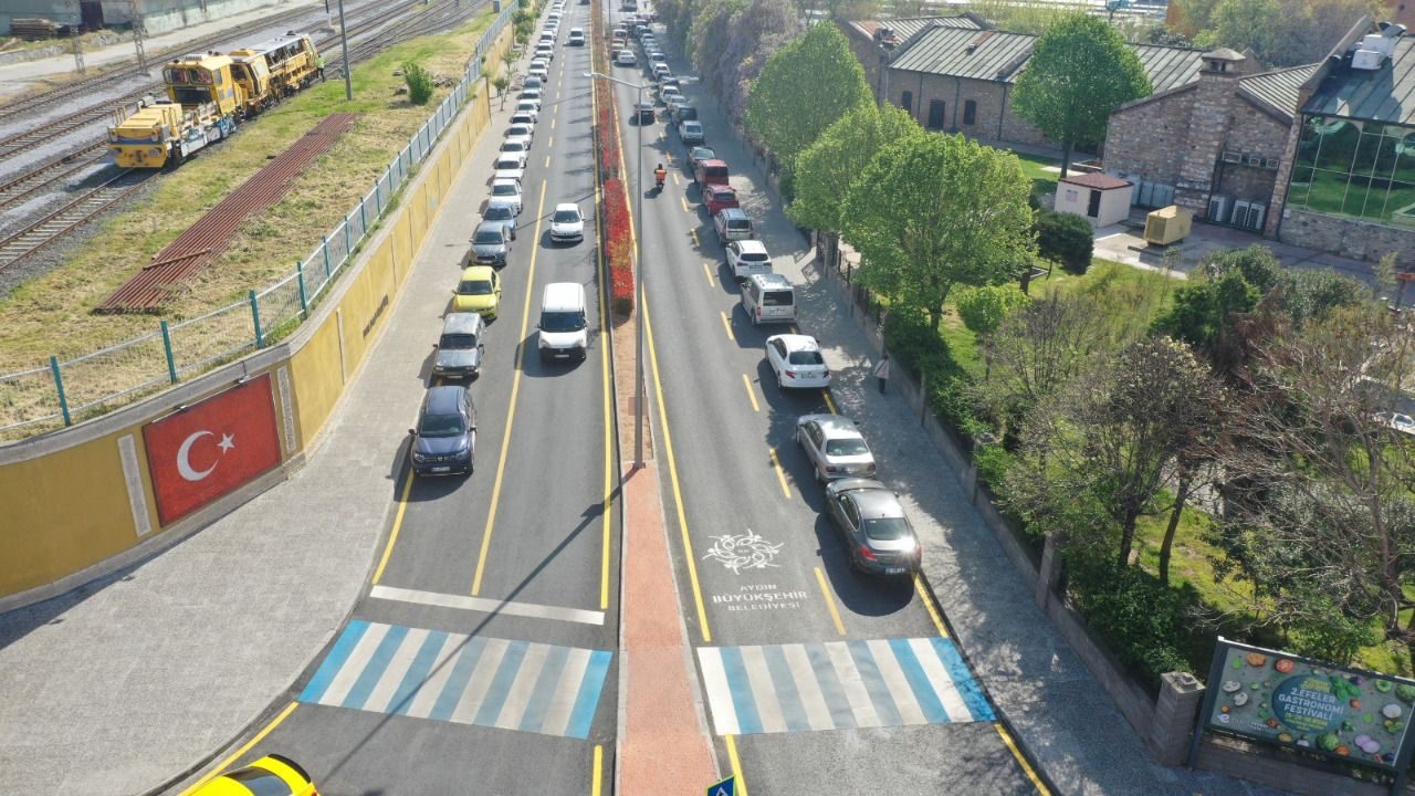 Büyükşehir Belediyesi Aydın'ın bir yolunu daha yeniledi