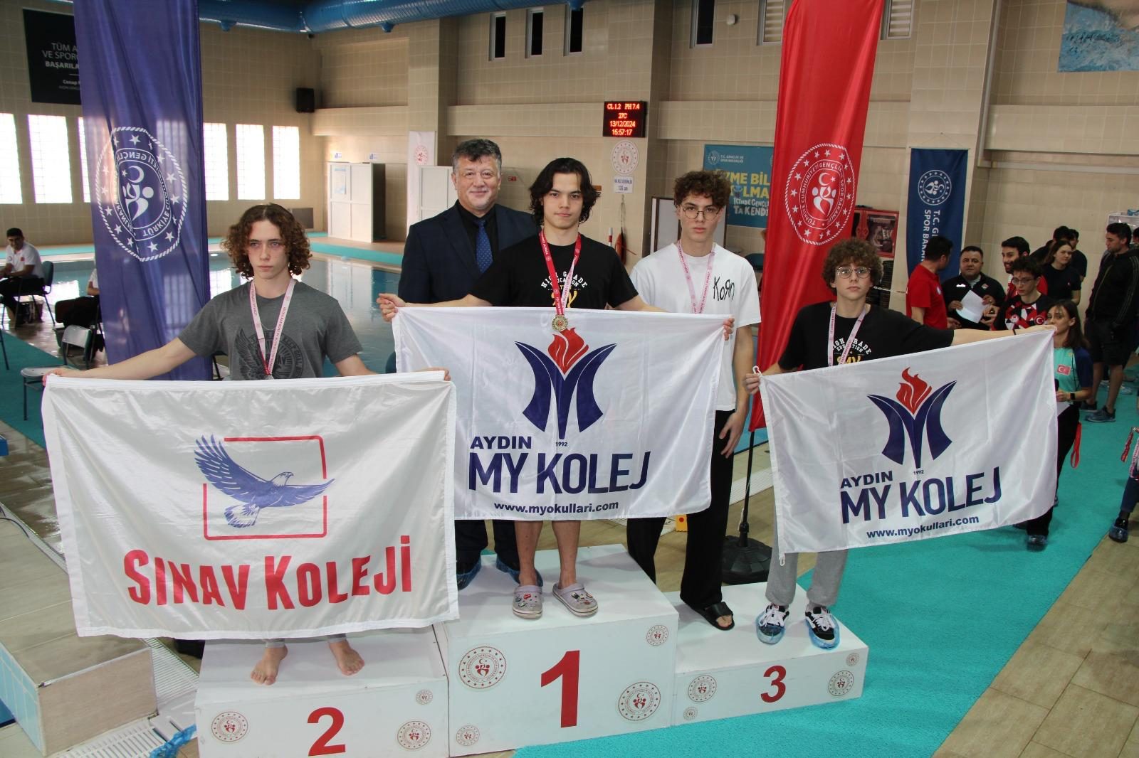 YÜZÜCÜ ARDA VARLI, MİLLİ TAKIM YOLUNDA ÖNEMLİ BAŞARILARA İMZA ATMAYA DEVAM EDİYOR