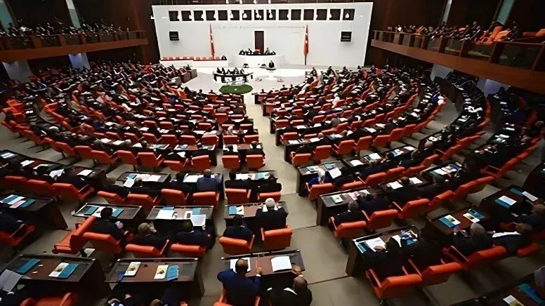 Tepkilere rağmen Meclis'ten geçti: En düşük emekli aylığı 20 bin TL oldu