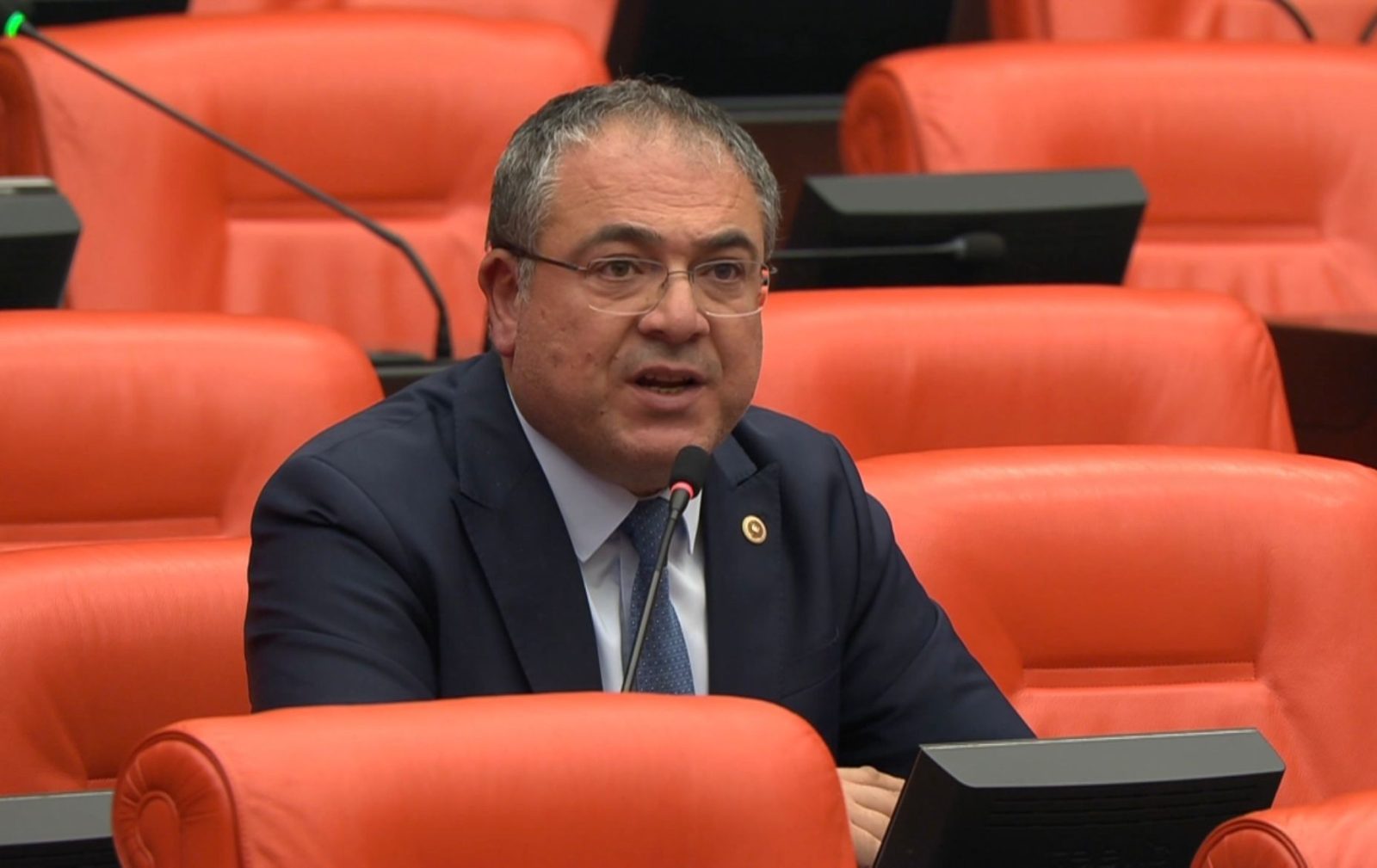 CHP’Lİ EVRİM KARAKOZ: “İTHALATÇIYA DEĞİL, ZEYTİNCİMİZE, ZEYTİNİMİZE SAHİP ÇIKIN!”