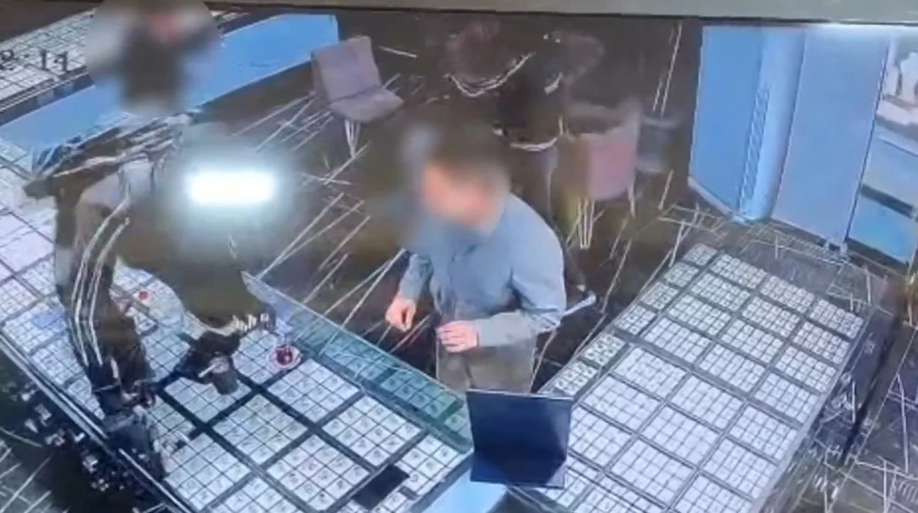 Kuyumcudan 4 milyonluk altın çalıp polisi vurdular: Yerlikaya'dan flaş açıklama